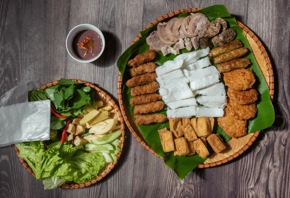 Diners can enjoy Bun dau mam tom across Vietnam, especially in big cities (Source: Canva)